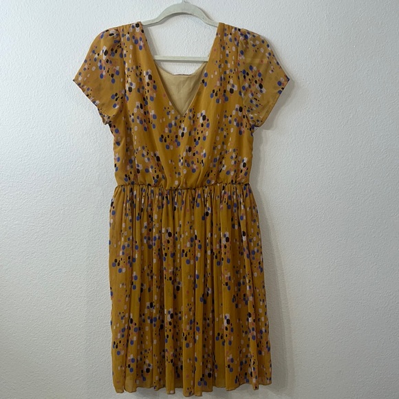 Everly Dresses & Skirts - Everly mustard confetti mini dress. Size medium GUC